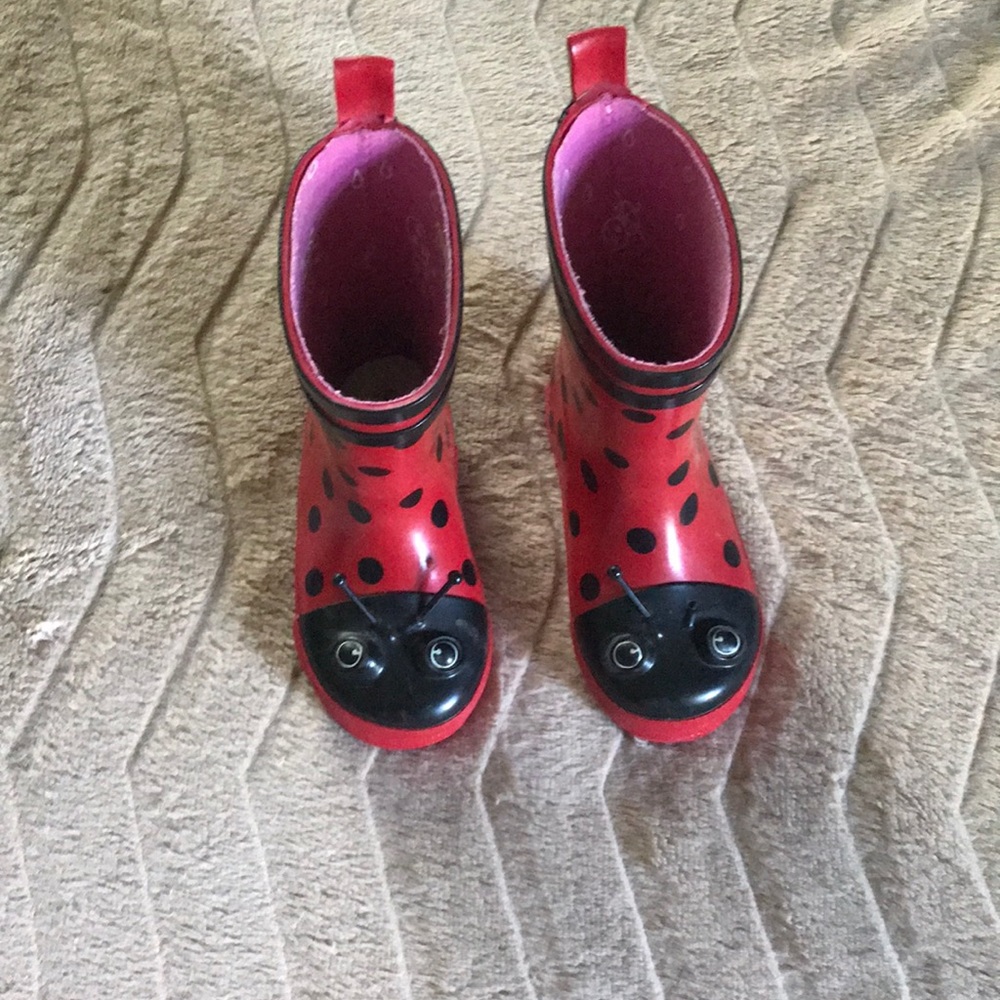 🐞rain boots🐞